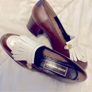 Like-new vintage Jones New York fringed heeled loafers 7.5
